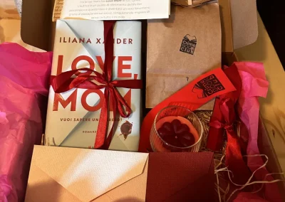 box letteraria con il libro love mom di iliana xander