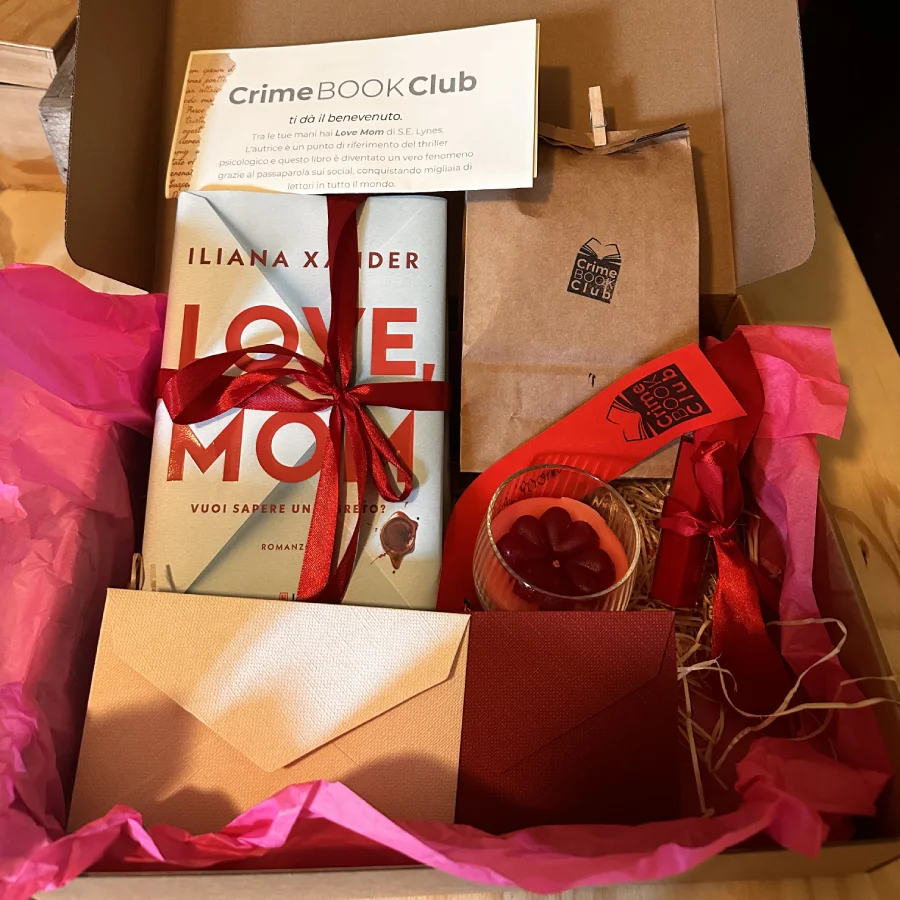 box letteraria con il libro love mom di iliana xander